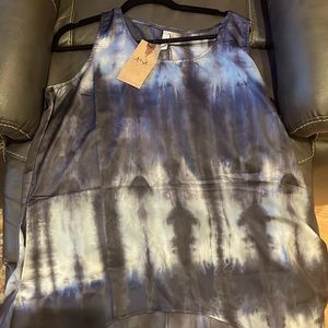 An Amy Top Elegant XL casual with pockets